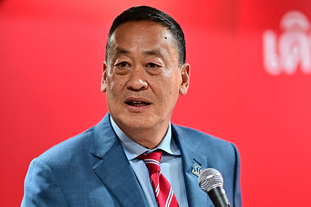 当地时间2023年8月21日，泰国曼谷，为泰党总理候选人社他在为泰党总部向党员发表讲话。视觉中国 图