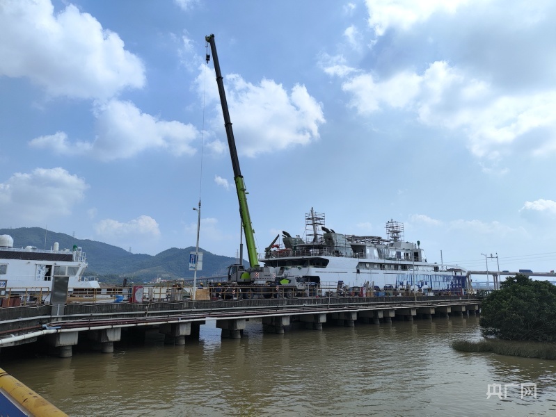 江龙船艇制造基地现场（央广网见习记者 晁海娟 摄）