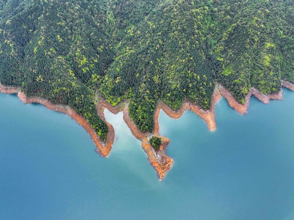 ↑湖南省永州市江华瑶族自治县涔天河国家湿地公园。蒋克青 摄