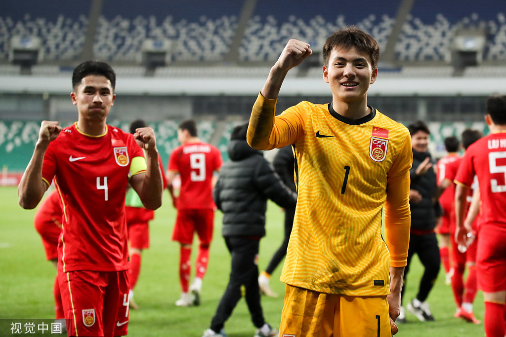 U20国足门将李昊（右）表现出色。