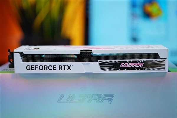 高颜值波普风!七彩虹RTX 4060 Ti Ultra W OC显卡图赏