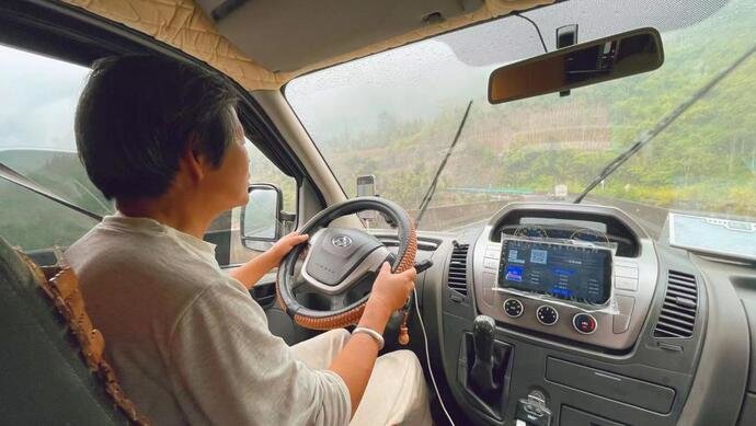 70岁上海阿姨卖掉房子 一个人开房车7年走了36万里路