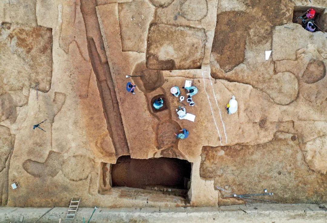 9月9日,二里头遗址祭祀区以西区域考古发掘现场。图/IC