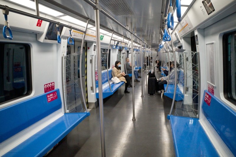 昨夜今晨,北京地铁7号线上行采取不停运措施。新京报记者 王贵彬 摄