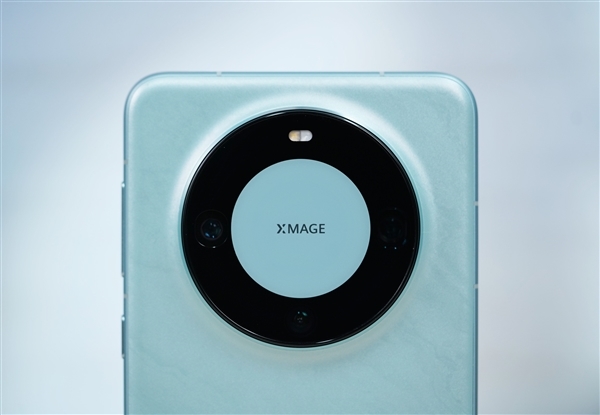 三挖孔前所未有!华为Mate 60 Pro雅川青图赏