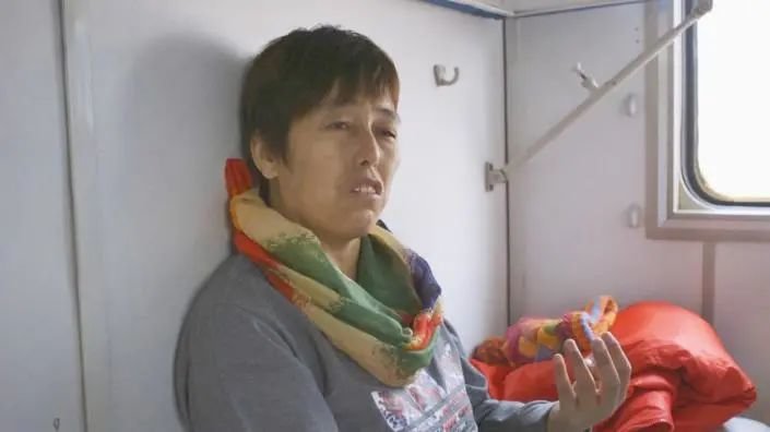 秀芹,眼睑下垂是MG患者的常见表征。(图源:受访者供图)