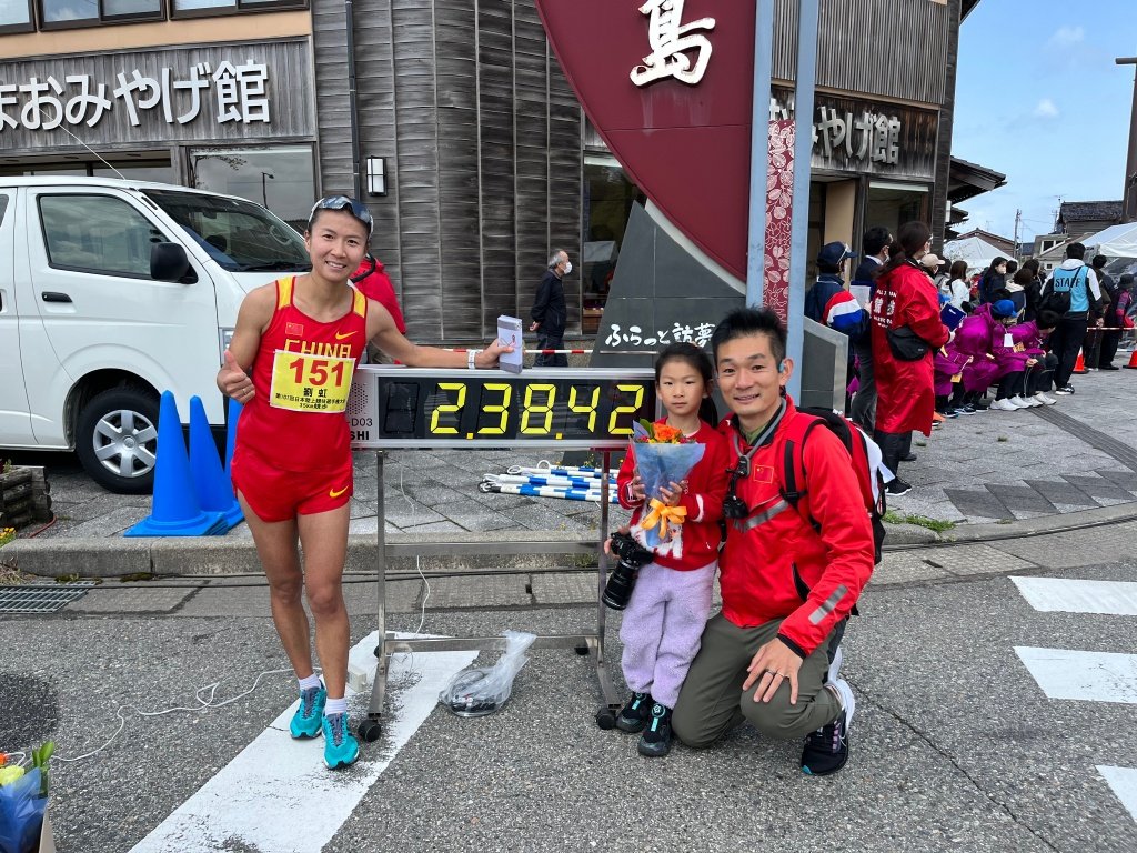 刘虹的女儿也来为妈妈加油。