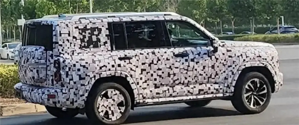 外观高大威猛 内饰科技感十足:全新哈弗H9谍照曝光