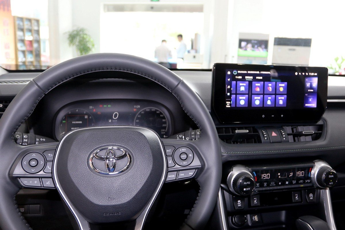 探店新RAV4荣放:全能超进化!北美探险版来了!玩的就是野!