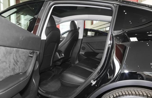 特斯拉model y后排空间