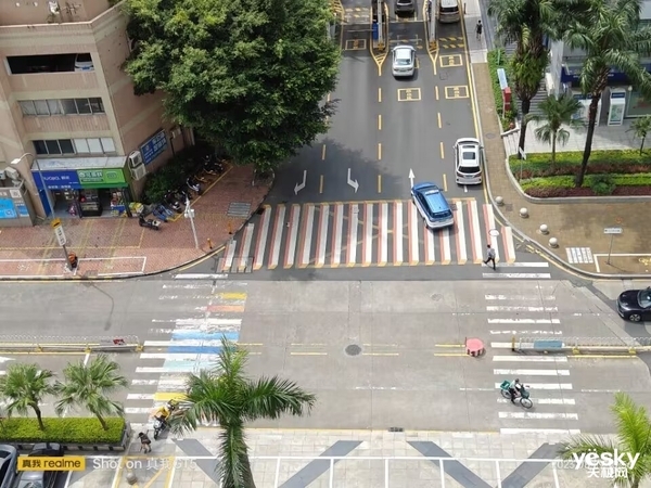 打造安卓性能之王 真我GT5越级体验:旗舰芯与240W满级秒充+24GB满级内存组合