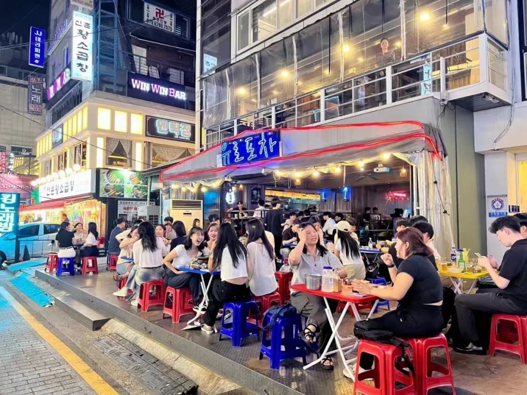 韩国国内青年群体消费能力降级 摄影：费联浦