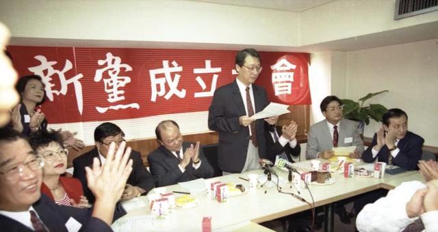 1993年赵少康等人发起成立新党