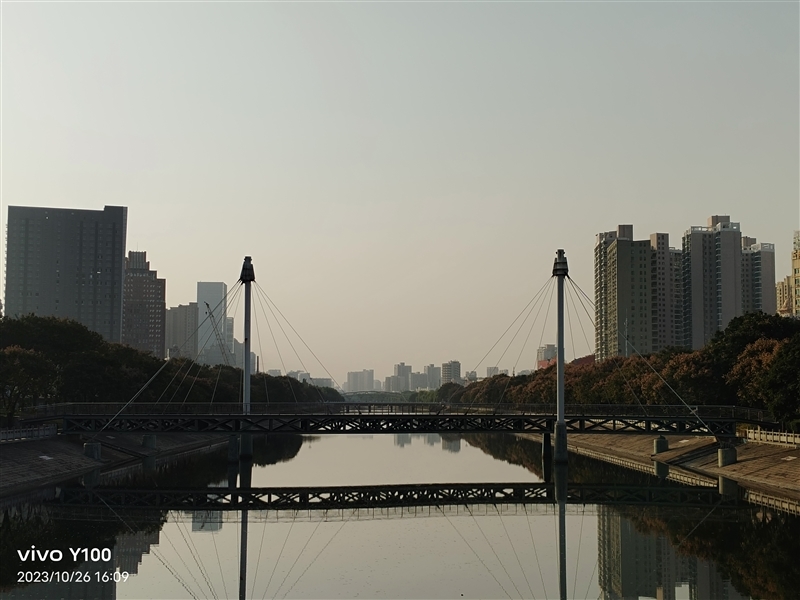 5000mAh电池轻松用一天半!vivo Y100评测:名副其实的千元高颜值续航神机