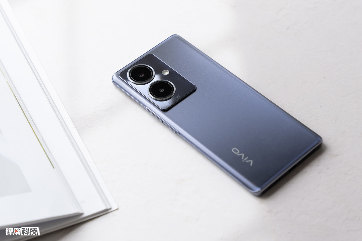 vivo y78  告诉你,只需要一千多块钱就可以买到一台曲面屏手机