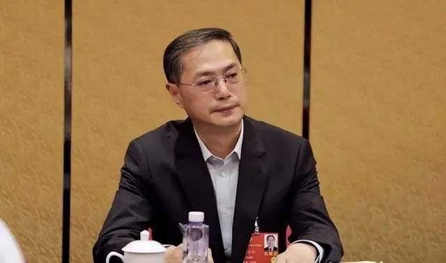 ▲全国政协委员周世虹表示,一人犯罪受到刑事处罚,就影响其子女、亲属参军、考公、进入重要岗位的规定,应予以彻底摒弃,否则会对受影响人员极不公平。没有任何科学证据证明被告人犯罪,其子女、被扶养人、受其影响的人等就一定会有犯罪倾向、犯罪意图或者犯罪行为。图片来源:人民政协网