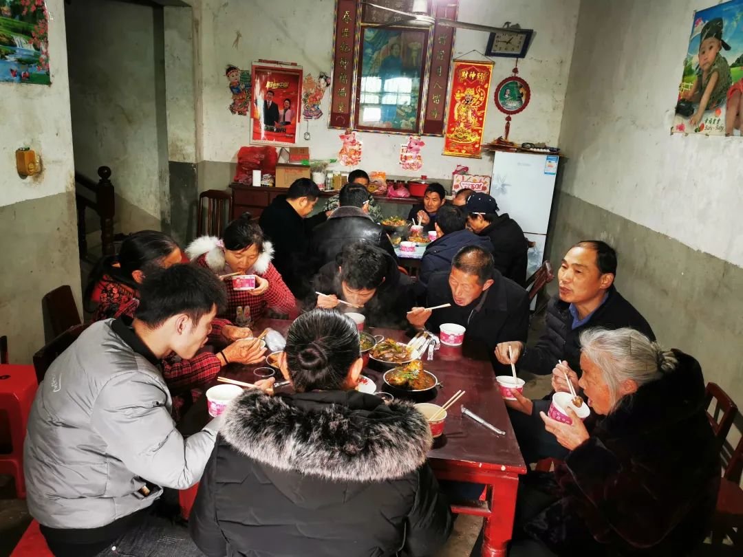 老家院子里的摄像头，解不了北漂青年的乡愁