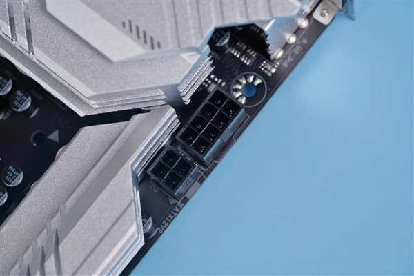 新一代甜品主板!铭瑄终结者B760M D4 WIFI图赏