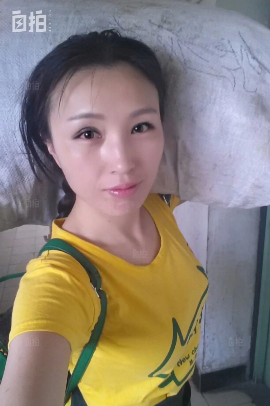 店里进的干货,不是很重,没有人手,我直接上去扛。