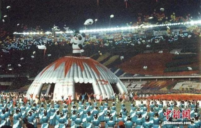 第11届亚运会于1990年9月22日在北京举行开幕式，这是中国第一次举办综合性国际体育大赛。图：中新社
