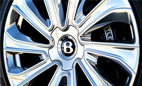 超豪华版大众途锐 宾利添越长轴距Mulliner版首发:大V8上身