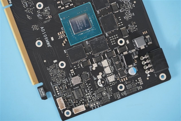 单风扇极简风!七彩虹iGame RTX 4060 Ti Mini OC 8GB显卡图赏