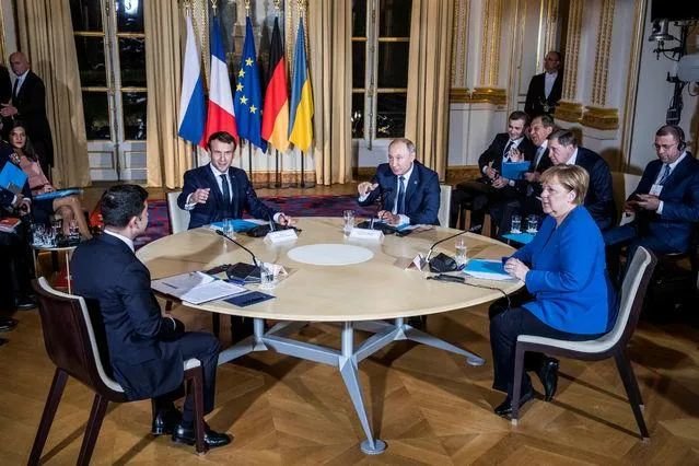 2019年12月9日，在法国巴黎，（从左到右）乌克兰总统泽连斯基、法国总统马克龙、俄罗斯总统普京和德国时任总理默克尔出席“诺曼底模式”四国峰会 图：新华社/路透