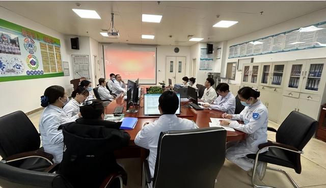 马忠厦主任组织MDT团队讨论研究诊治方案