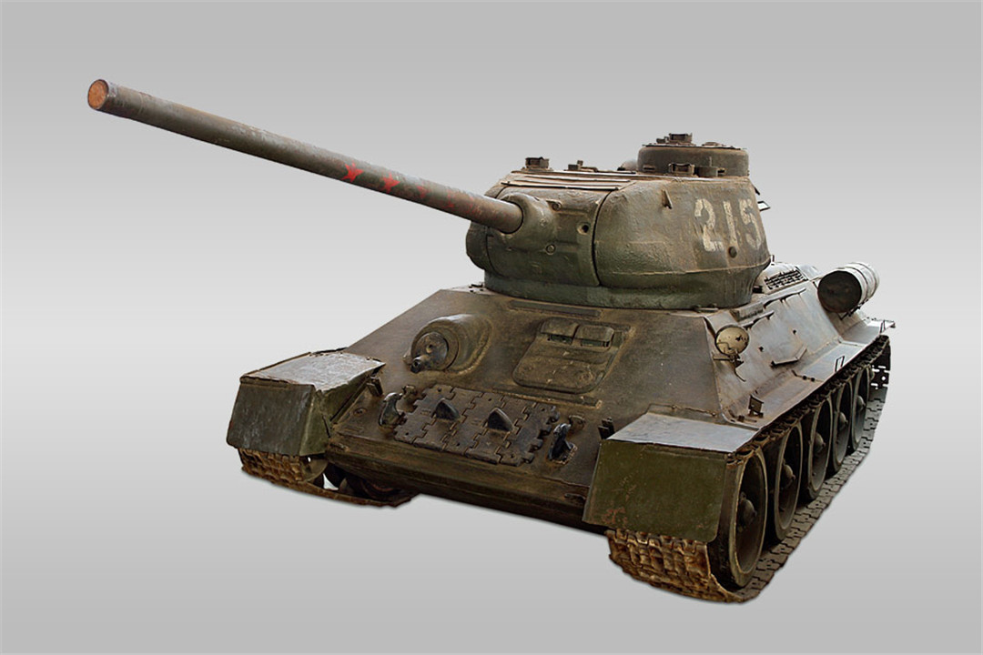 中国人民志愿军215号坦克，现收藏于中国人民革命军事博物馆。（资料图）