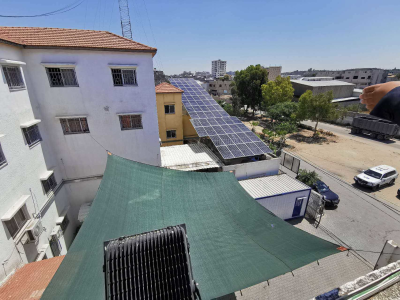 ● 中国援助的儿童医院太阳能发电设备。图片来源：中国驻巴勒斯坦办事处