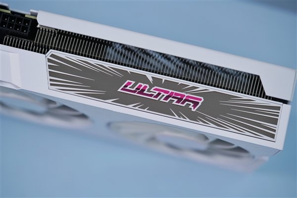 高颜值波普风!七彩虹RTX 4060 Ti Ultra W OC显卡图赏