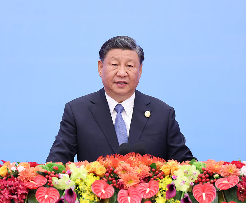 10月18日上午，国家主席习近平在北京人民大会堂出席第三届“一带一路”国际合作高峰论坛开幕式并发表题为《建设开放包容、互联互通、共同发展的世界》的主旨演讲。