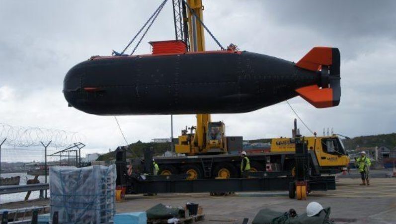 新型微型潜艇可由大型运输机进行全球机动部署，具备较强的战略机动能力。