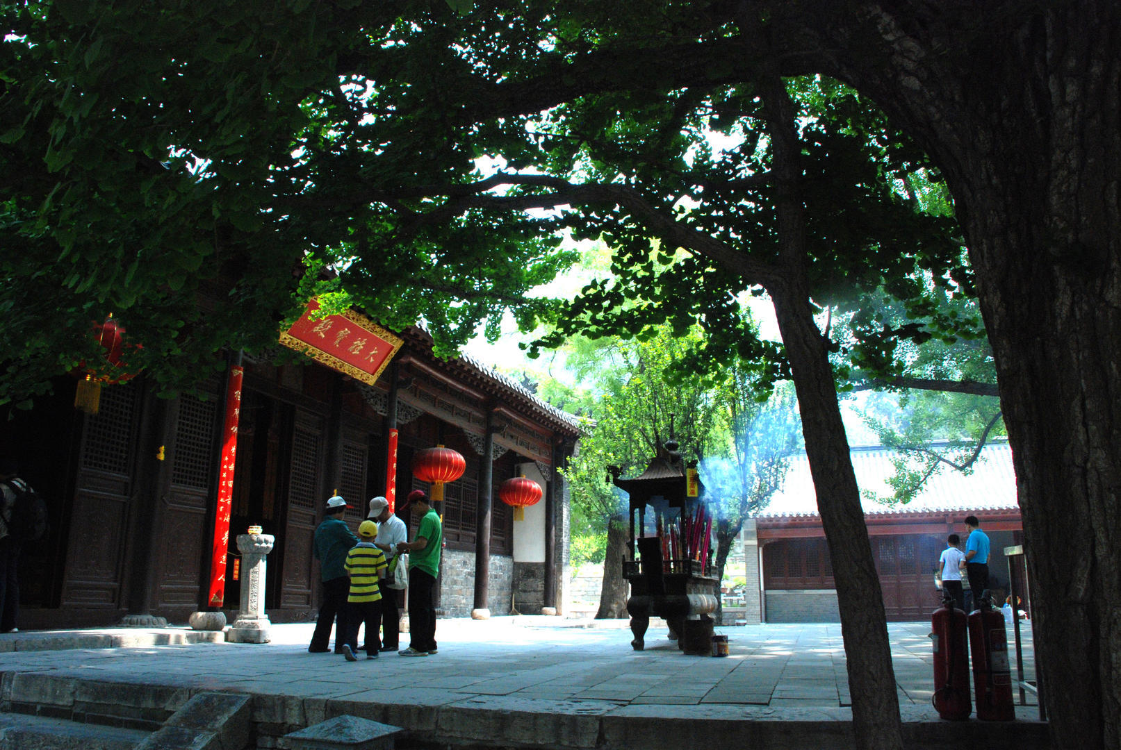 2012年5月5日,山东济南灵岩寺景区。大雄宝殿。.jpg