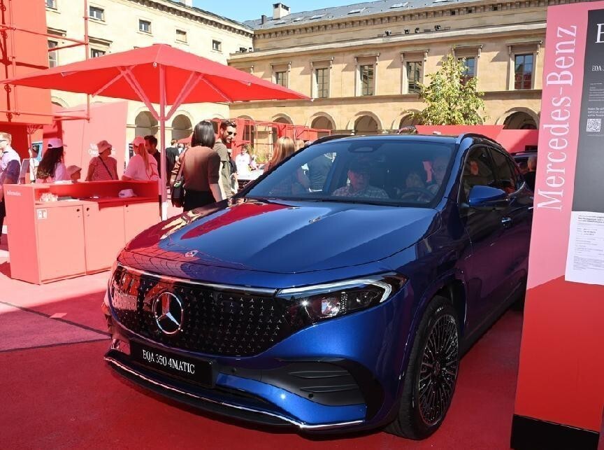 本届广州车展上,奔驰品牌还将带来全新eqa,eqb纯电suv.