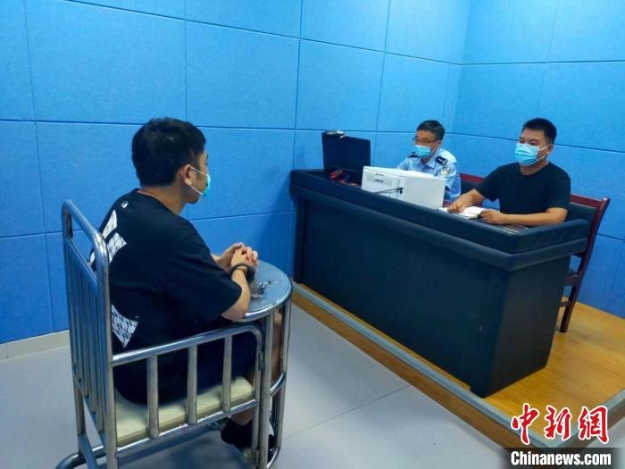 审讯犯罪嫌疑人 合肥警方供图