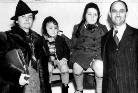 图说：1939年费米和家人抵达美国
