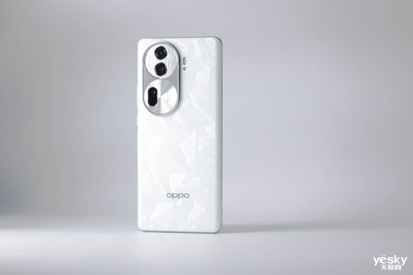 光学质感的虚化效果,OPPO Reno11系列人像虚化零距离体验