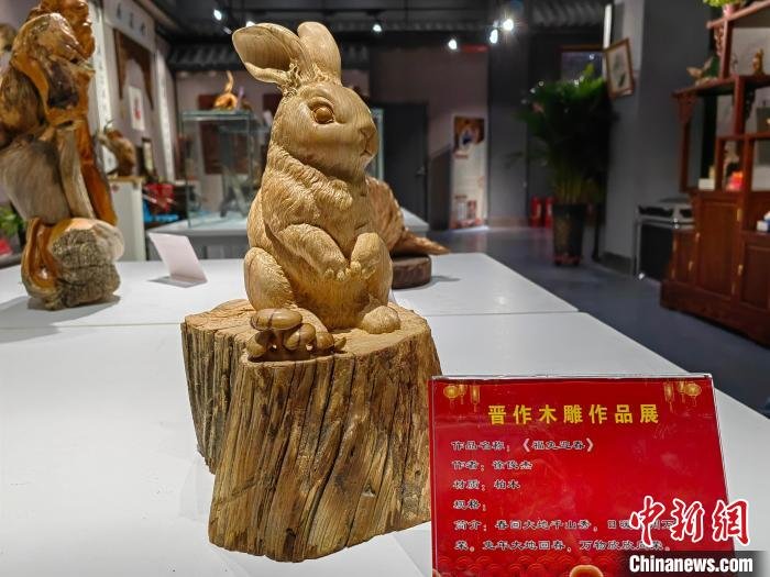 晋作木雕作品。 冯丽娜 摄