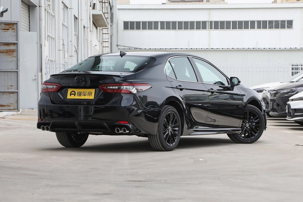 国货之光对比合资老将 全新红旗H5和丰田凯美瑞怎么选?