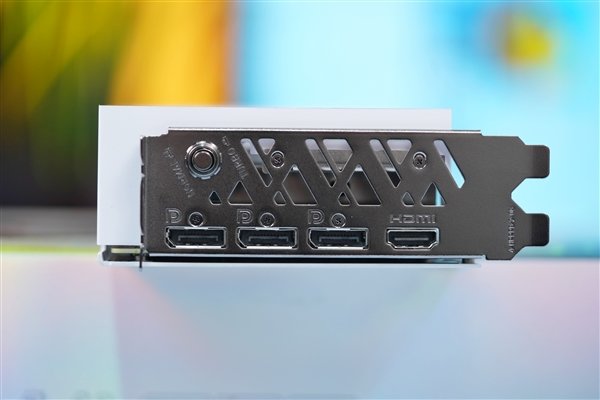 高颜值波普风!七彩虹RTX 4060 Ti Ultra W OC显卡图赏