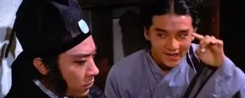 右:郓哥(成龙 饰)