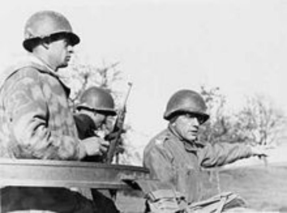 1945年4月，帕斯（右）在黑兴根
