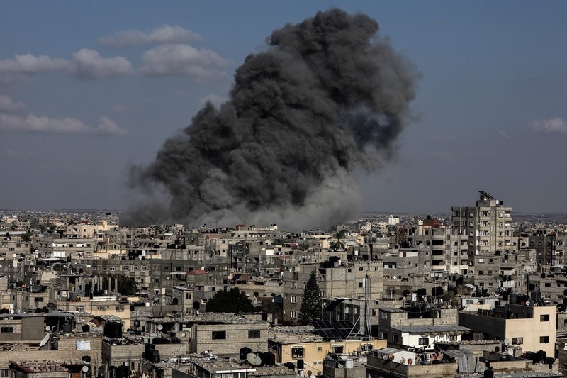 以色列空袭后浓烟滚滚的加沙地带（图片来源：ICphoto）