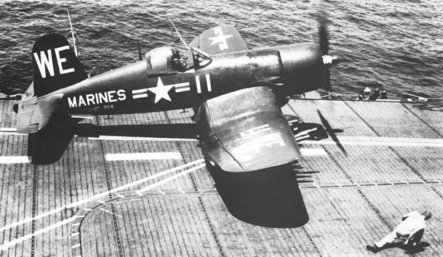 “西西里”号护航航母上的第214战斗机中队的F4U“海盗”战机，这是战争前期支援陆战1师的主力战机