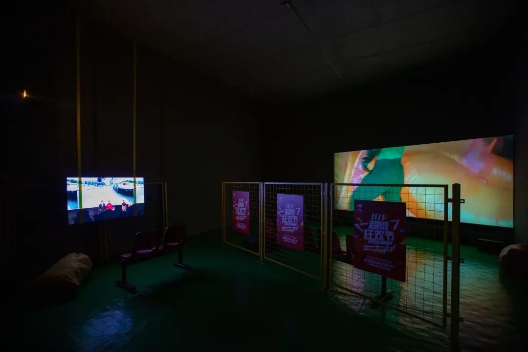 ▲ “趣时”展览现场,曹斐作品在红砖美术馆展览现场,2023