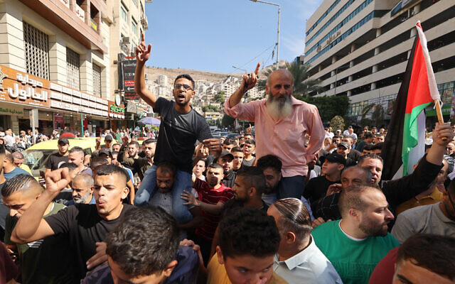 7日，约旦河西岸城市纳布卢斯巴勒斯坦人示威（图源：AFP）