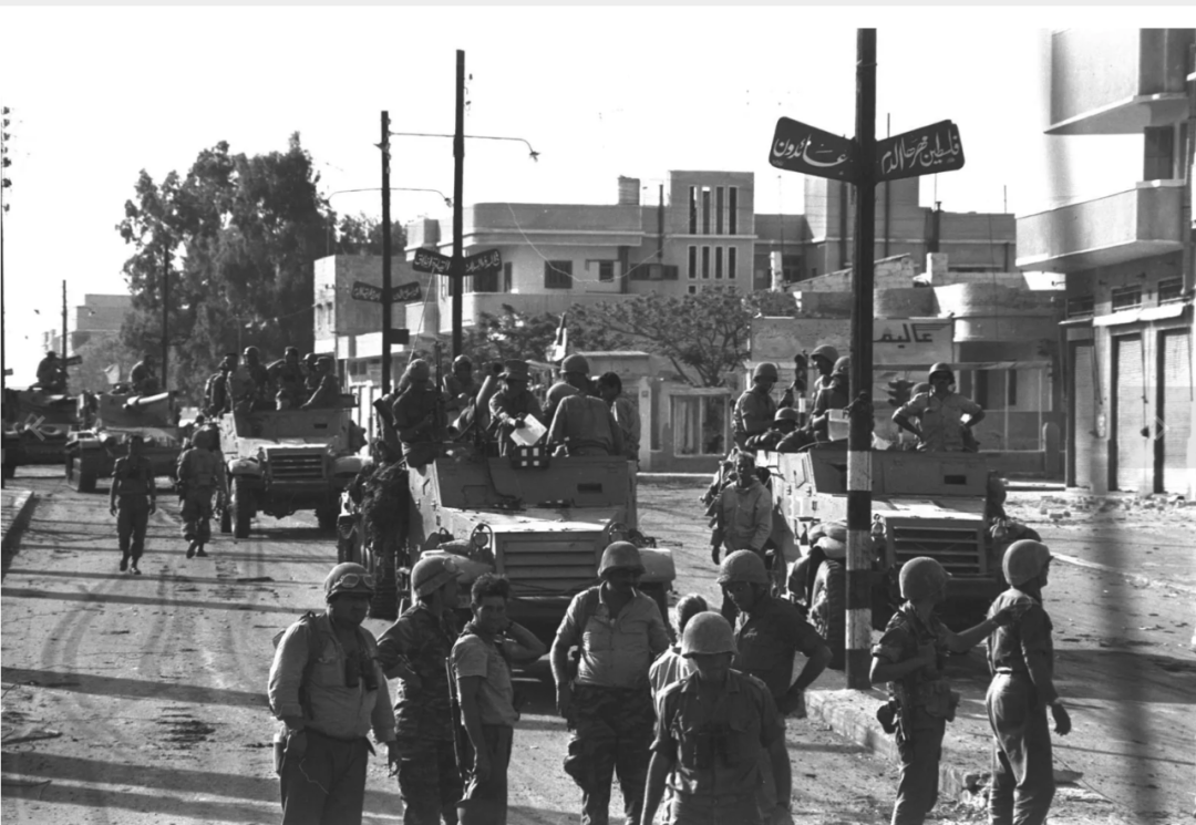 加沙六日战争，1967年6月6日，六日战争期间，以色列装甲部队进入加沙。来源/以色列国政府新闻办公室