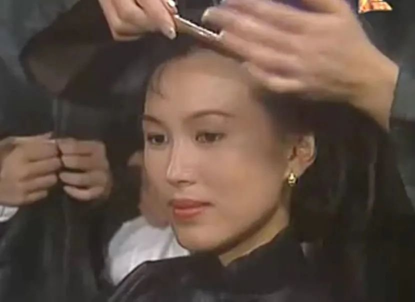 图片来源电视剧《自梳女》:正在进行自梳仪式的素娟