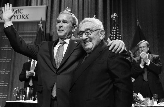 小布什与基辛格